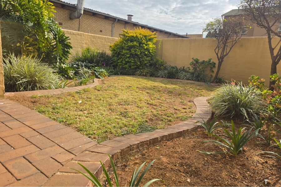To Let 3 Bedroom Property for Rent in Aston Manor Gauteng