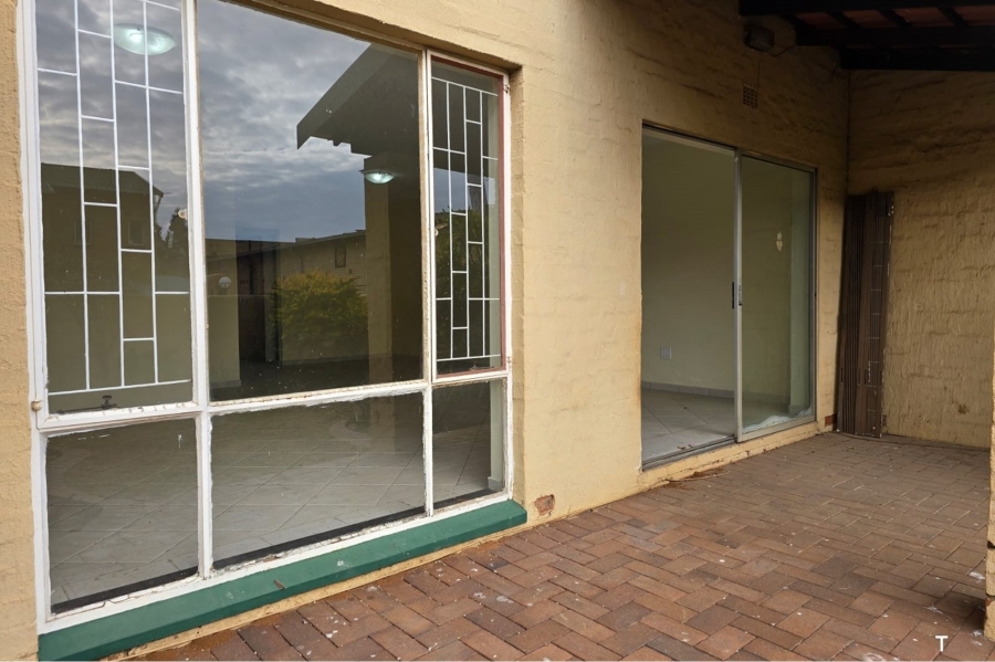 To Let 3 Bedroom Property for Rent in Aston Manor Gauteng