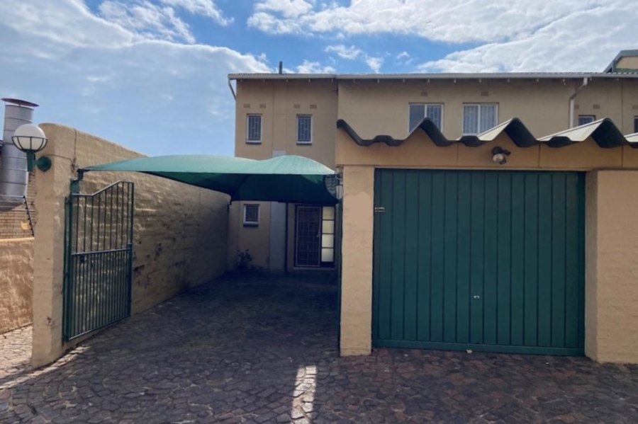 To Let 3 Bedroom Property for Rent in Aston Manor Gauteng