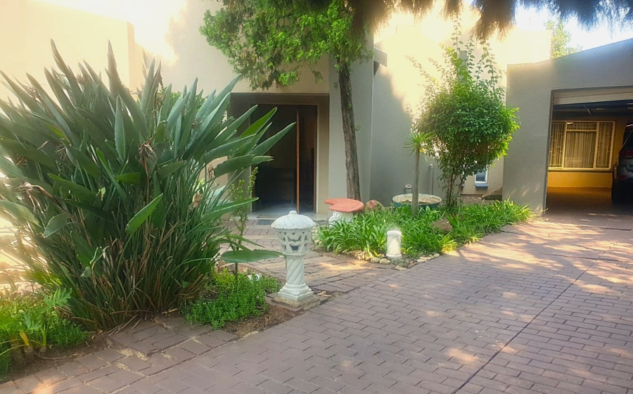 To Let 1 Bedroom Property for Rent in Garsfontein Gauteng