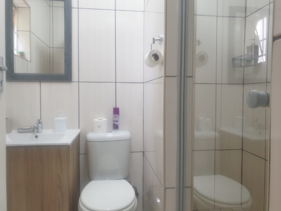 To Let 1 Bedroom Property for Rent in Garsfontein Gauteng