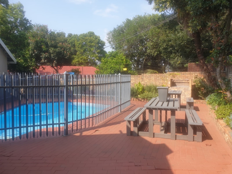 To Let 1 Bedroom Property for Rent in Garsfontein Gauteng