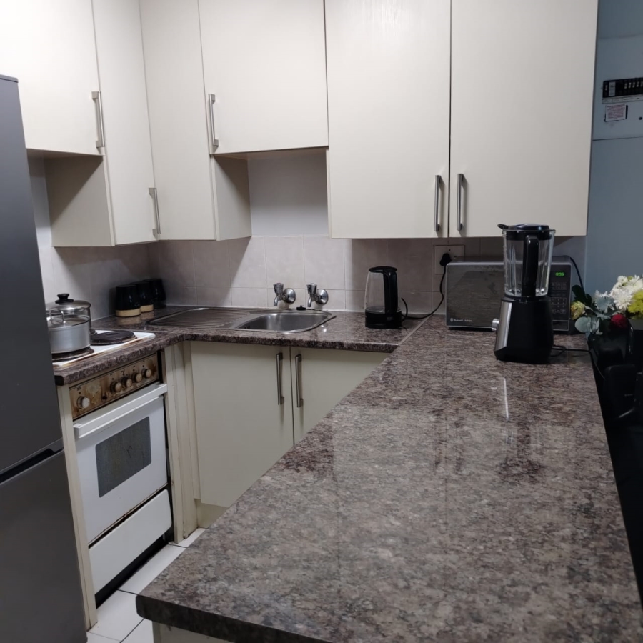 2 Bedroom Property for Sale in Glen Marais Gauteng