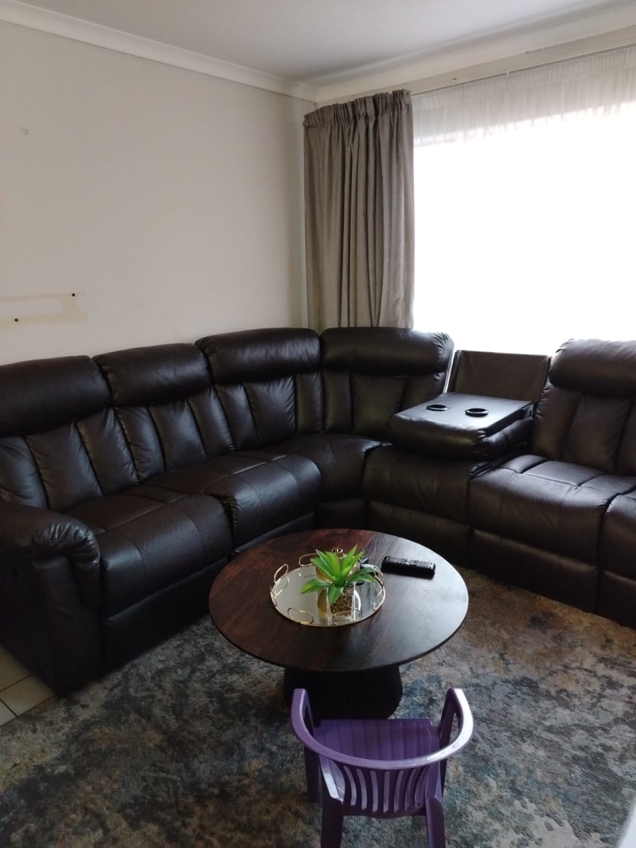 2 Bedroom Property for Sale in Glen Marais Gauteng