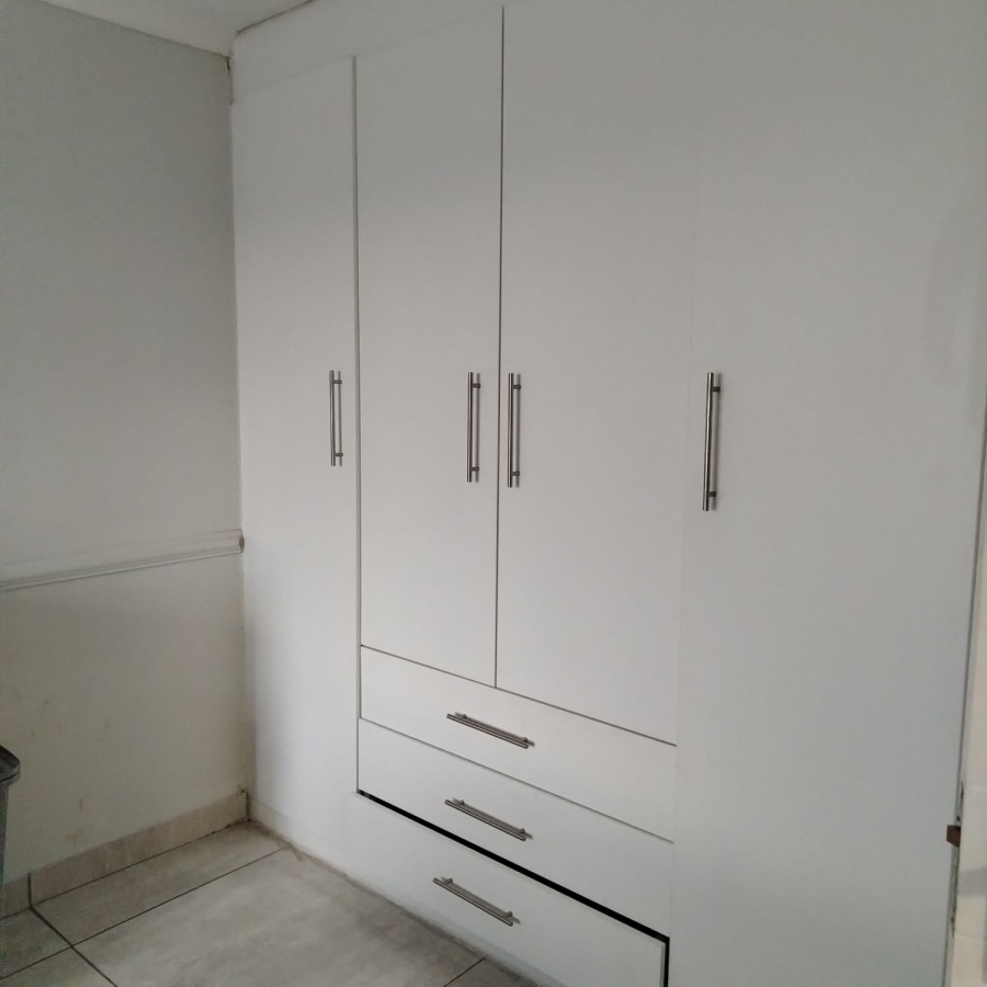 2 Bedroom Property for Sale in Glen Marais Gauteng