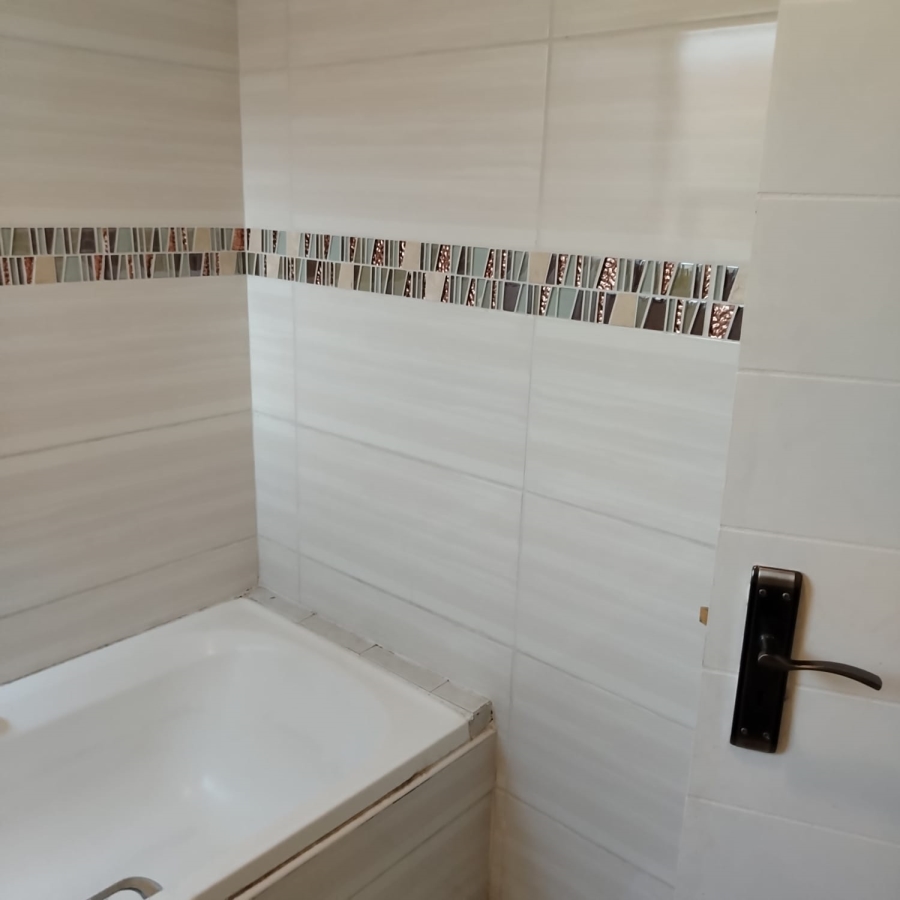 2 Bedroom Property for Sale in Glen Marais Gauteng