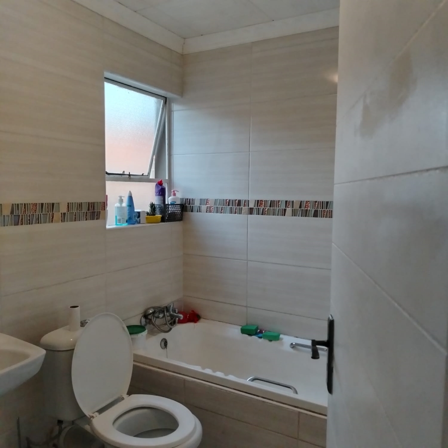 2 Bedroom Property for Sale in Glen Marais Gauteng