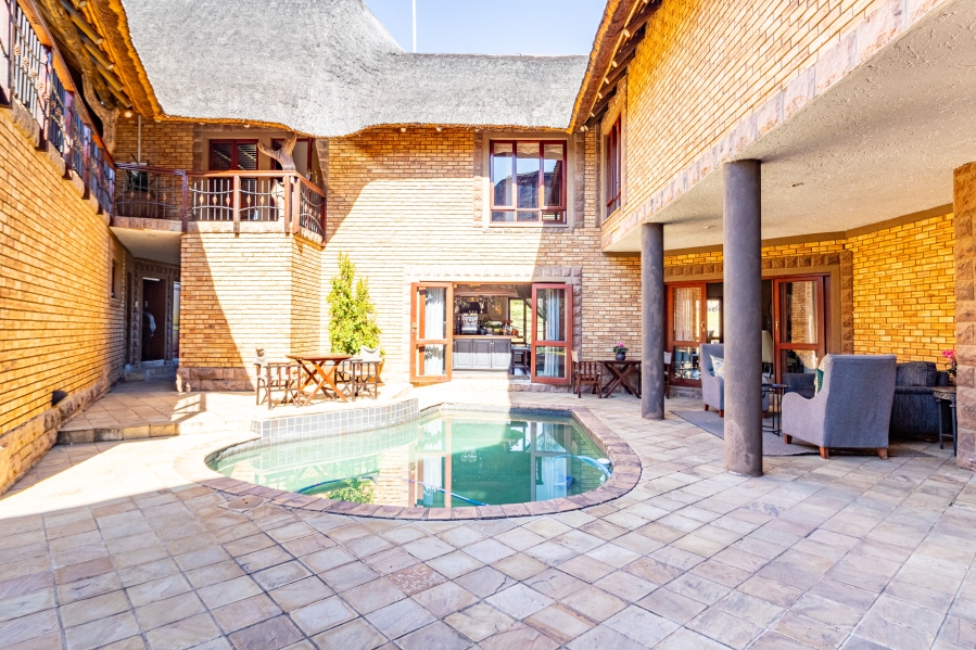 To Let 5 Bedroom Property for Rent in Silver Lakes Golf Estate Gauteng