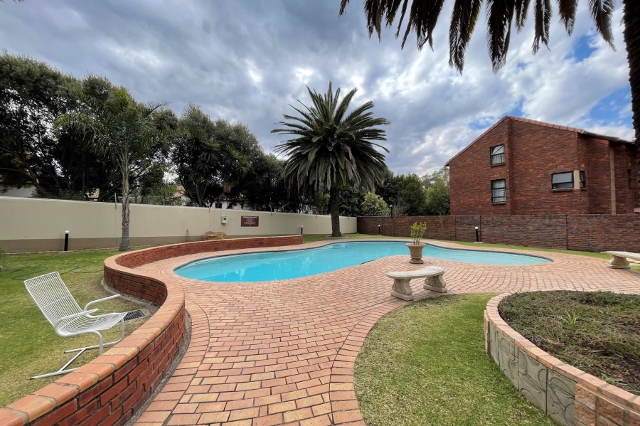 To Let 2 Bedroom Property for Rent in Paulshof Gauteng
