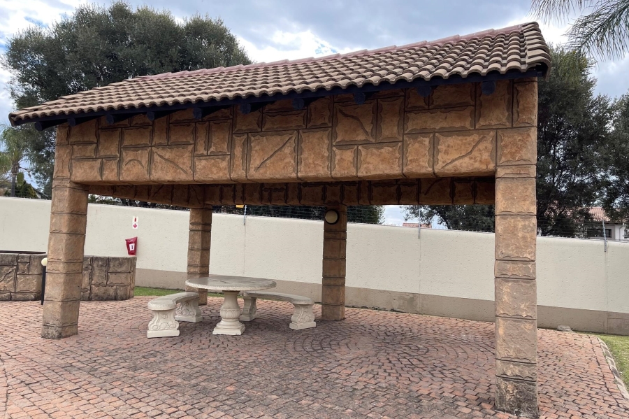 To Let 2 Bedroom Property for Rent in Paulshof Gauteng