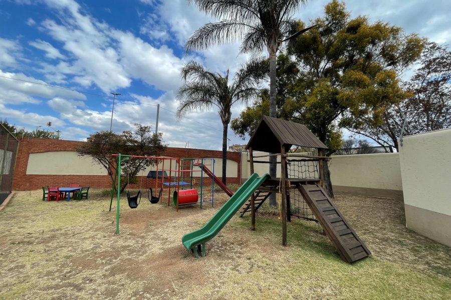 To Let 2 Bedroom Property for Rent in Paulshof Gauteng