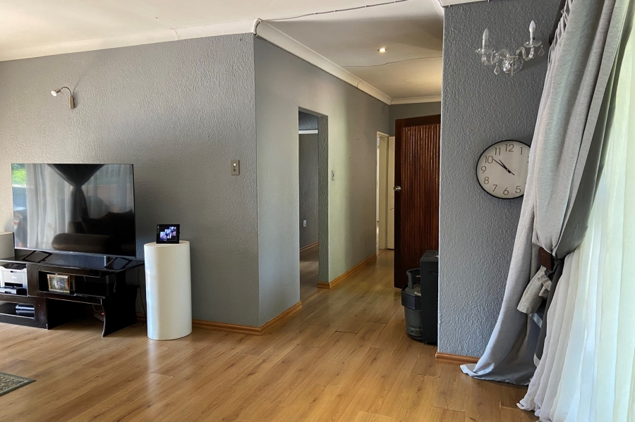 4 Bedroom Property for Sale in Glen Marais Gauteng