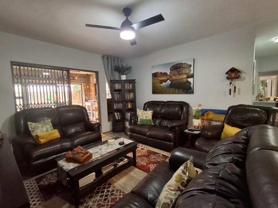 3 Bedroom Property for Sale in Sonneveld Gauteng