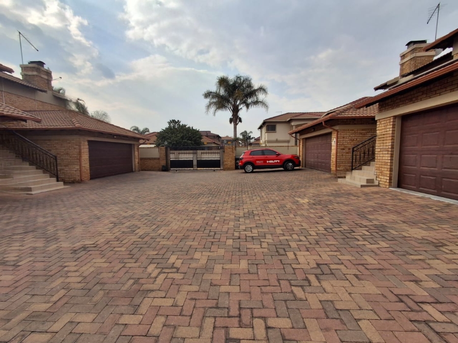 3 Bedroom Property for Sale in Sonneveld Gauteng
