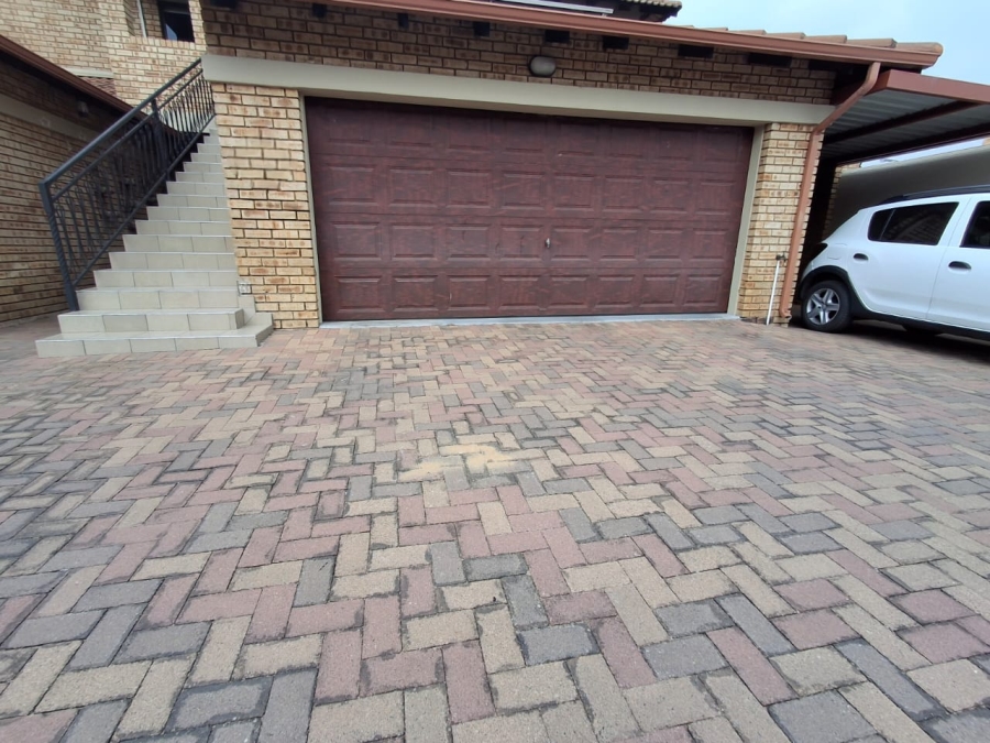 3 Bedroom Property for Sale in Sonneveld Gauteng