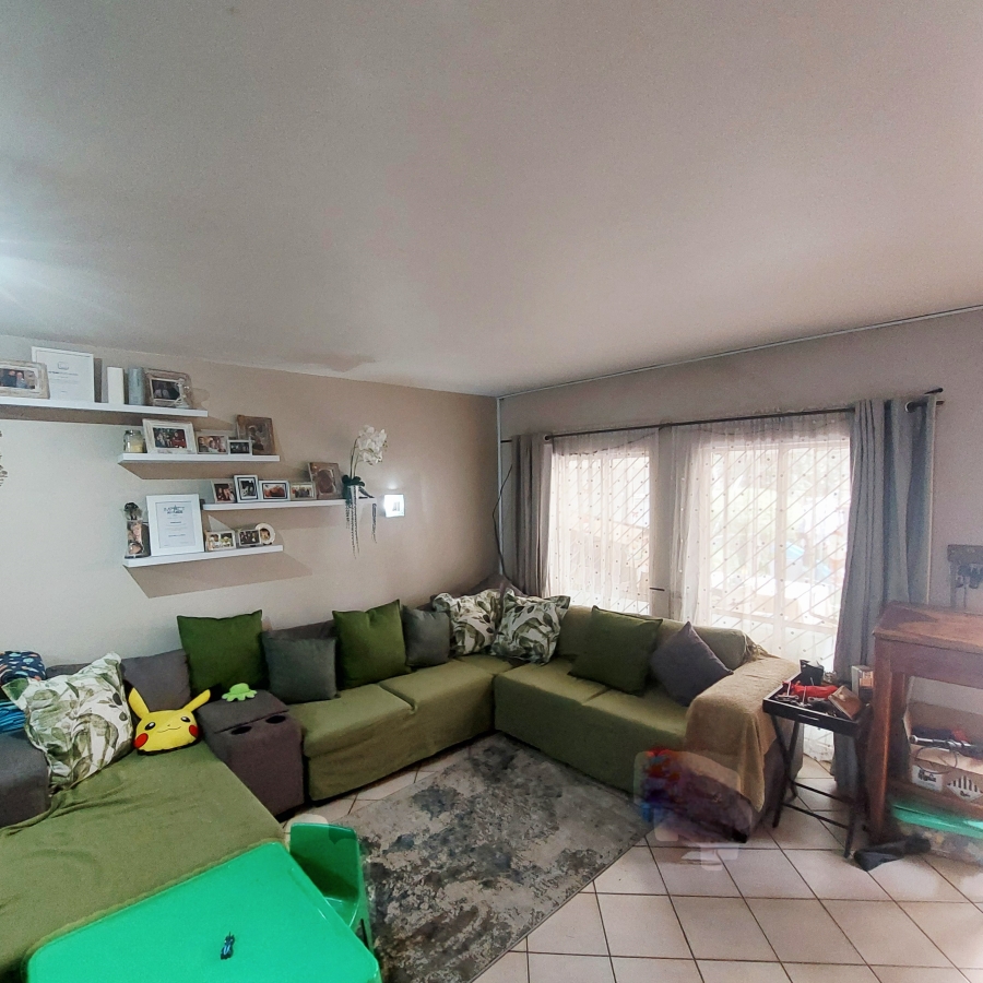 2 Bedroom Property for Sale in Dayanglen Gauteng