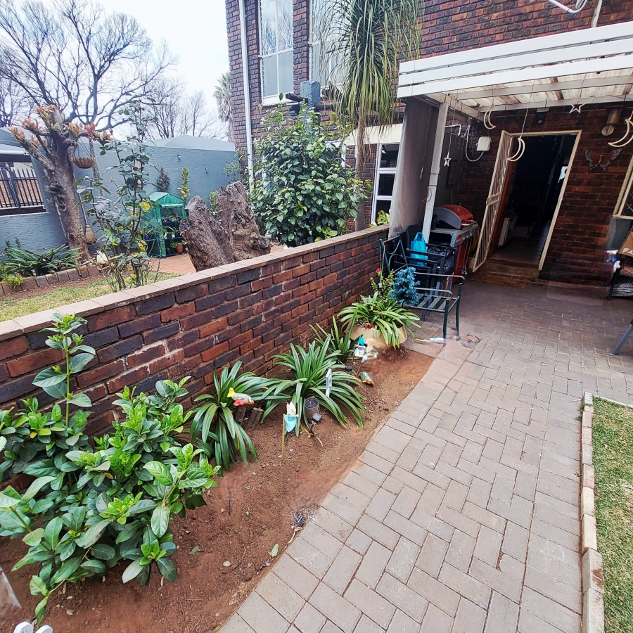 2 Bedroom Property for Sale in Dayanglen Gauteng