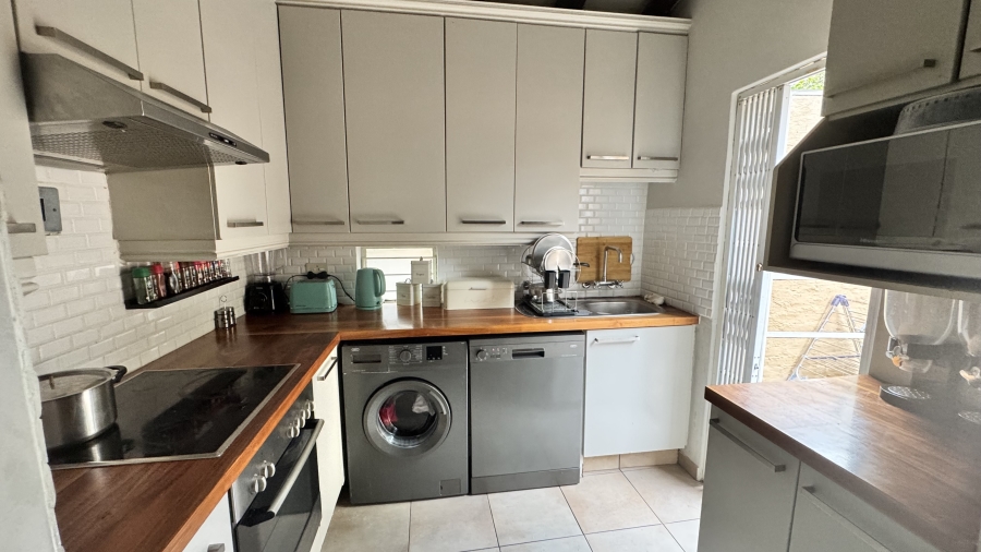 To Let 3 Bedroom Property for Rent in Sandown Gauteng