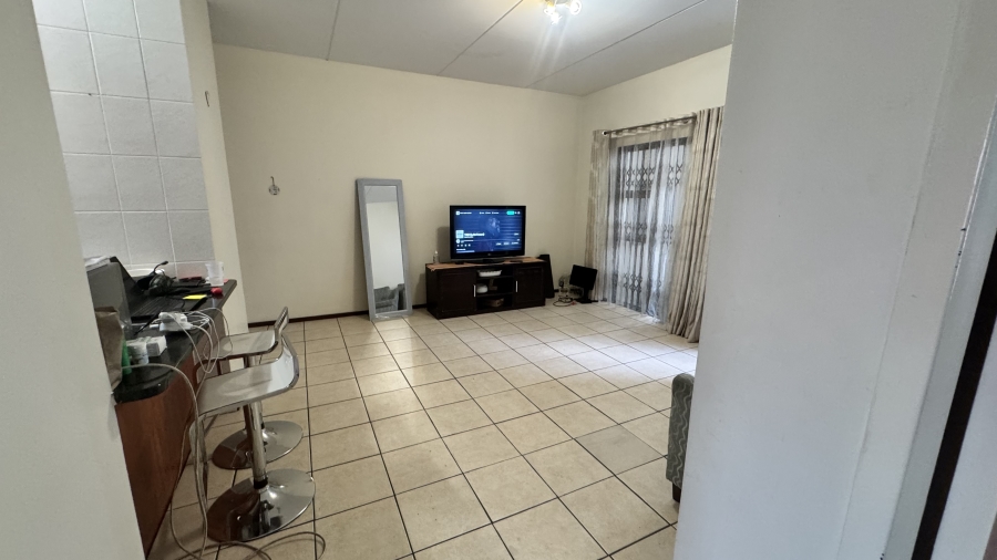 To Let 2 Bedroom Property for Rent in Lonehill Gauteng