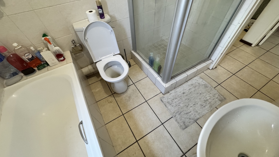 To Let 2 Bedroom Property for Rent in Lonehill Gauteng