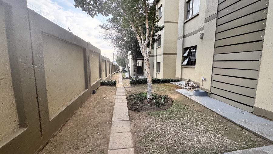 To Let 2 Bedroom Property for Rent in Lonehill Gauteng