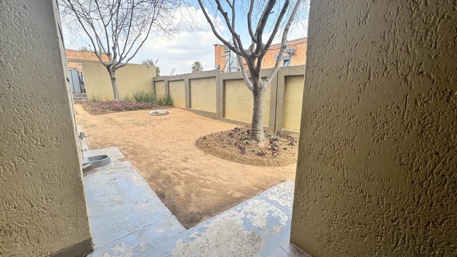 To Let 2 Bedroom Property for Rent in Lonehill Gauteng