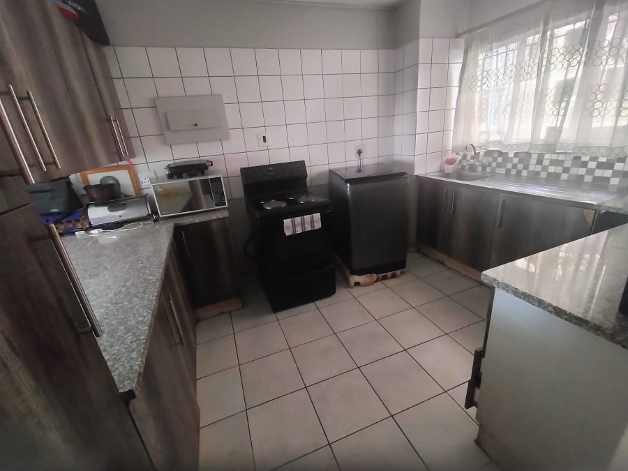 2 Bedroom Property for Sale in Pretoria North Gauteng