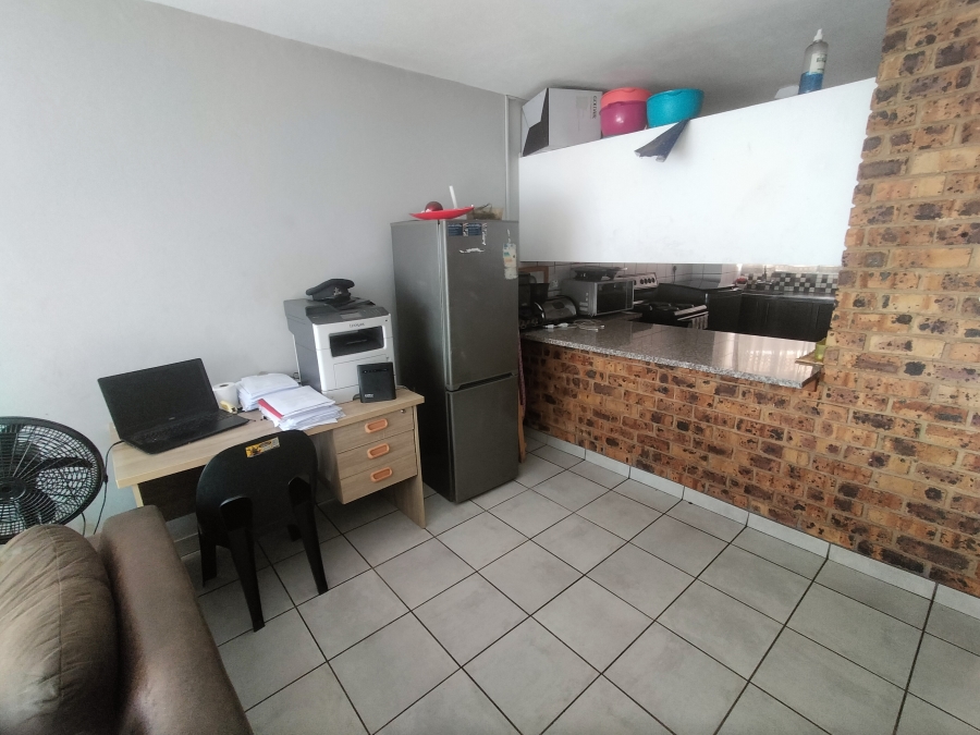 2 Bedroom Property for Sale in Pretoria North Gauteng
