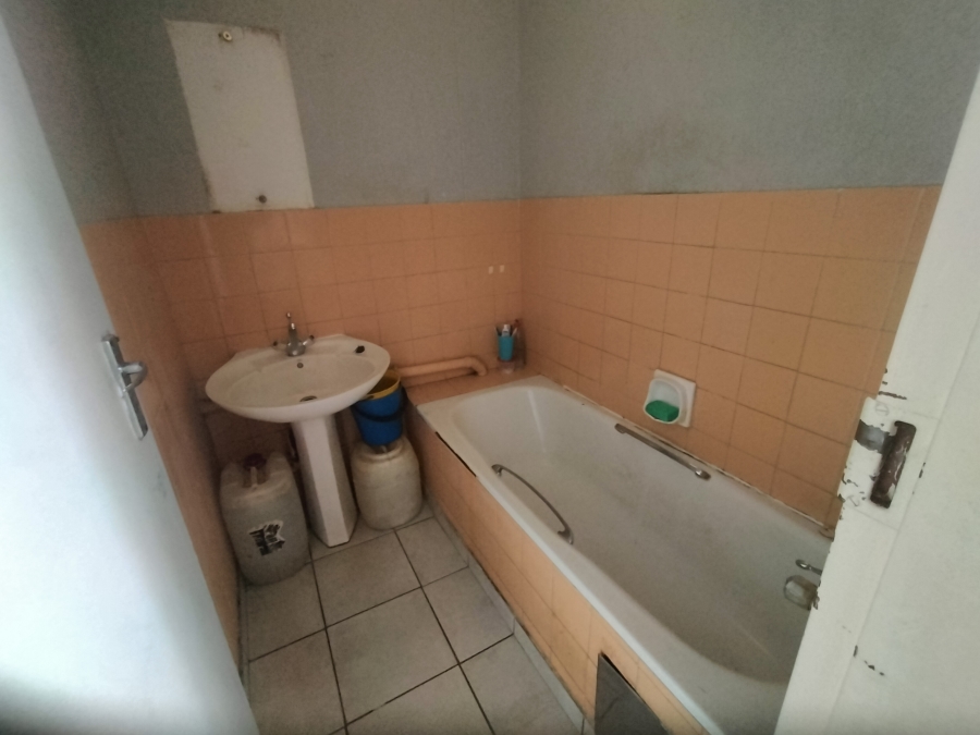 2 Bedroom Property for Sale in Pretoria North Gauteng