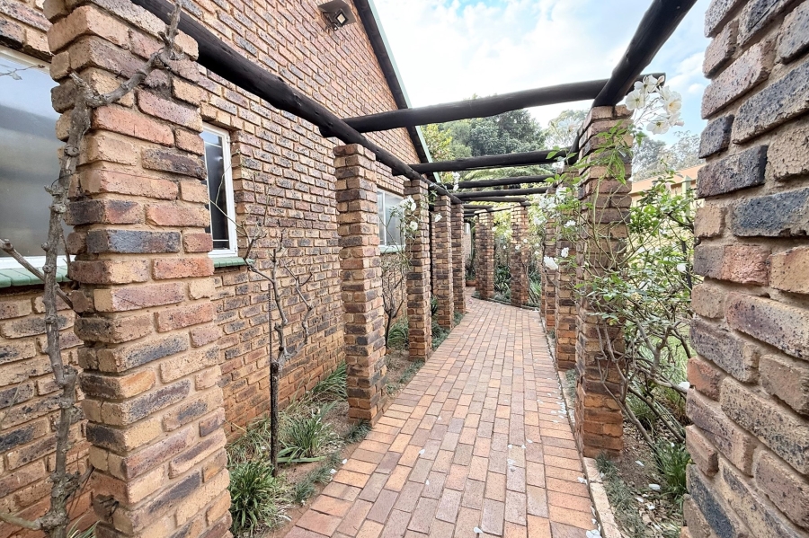 5 Bedroom Property for Sale in Wingate Park Gauteng