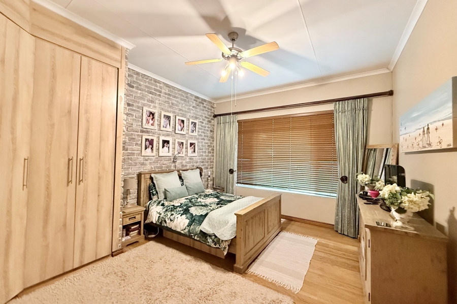 5 Bedroom Property for Sale in Wingate Park Gauteng