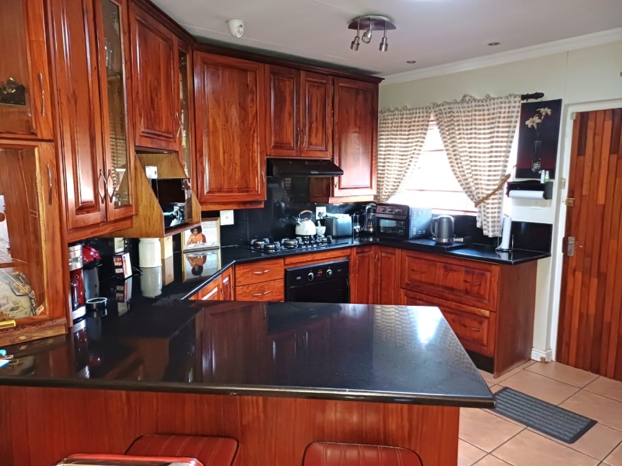 3 Bedroom Property for Sale in Wierda Park Gauteng