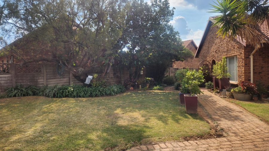 4 Bedroom Property for Sale in Erasmuskloof Gauteng