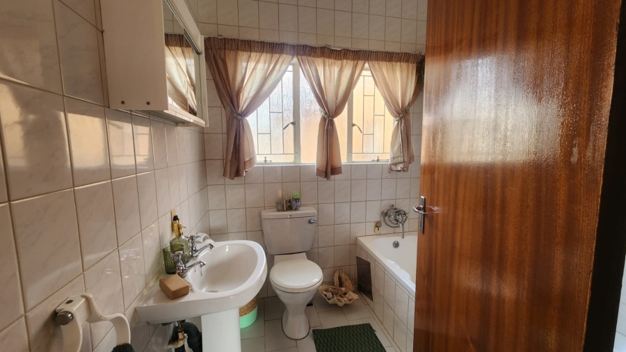4 Bedroom Property for Sale in Erasmuskloof Gauteng