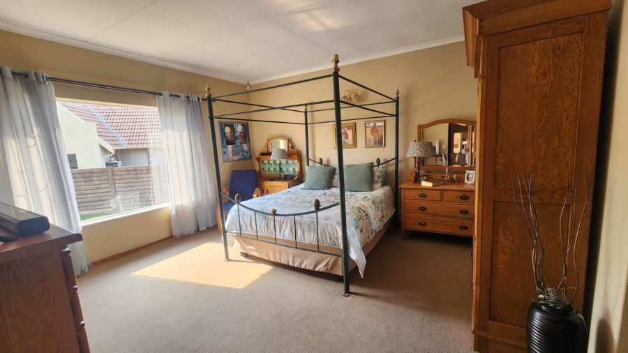 4 Bedroom Property for Sale in Erasmuskloof Gauteng
