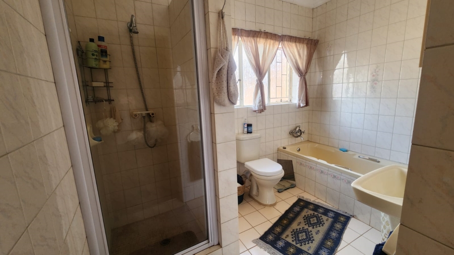 4 Bedroom Property for Sale in Erasmuskloof Gauteng