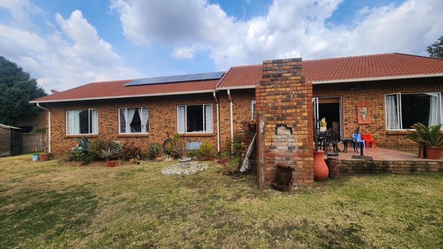 4 Bedroom Property for Sale in Erasmuskloof Gauteng