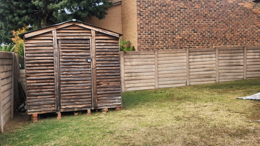 4 Bedroom Property for Sale in Erasmuskloof Gauteng