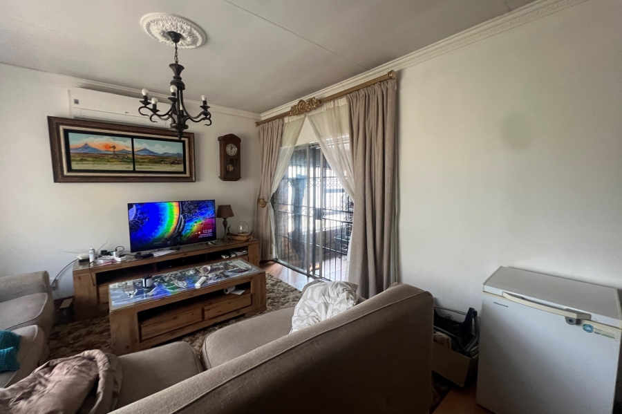 3 Bedroom Property for Sale in Rooihuiskraal North Gauteng