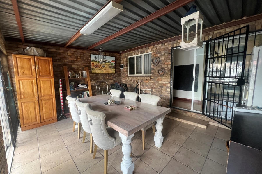3 Bedroom Property for Sale in Rooihuiskraal North Gauteng
