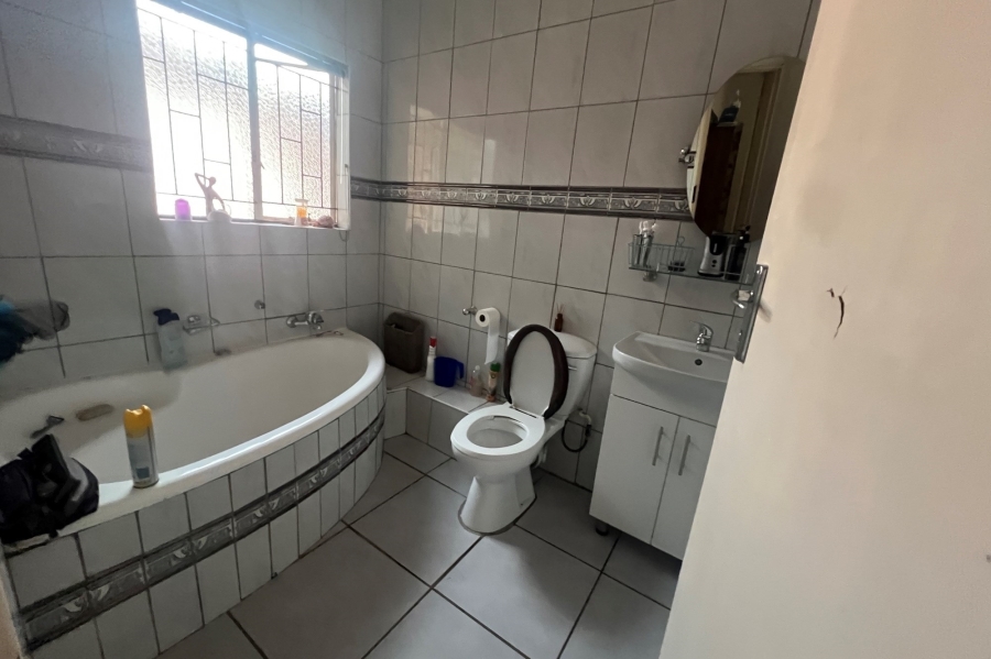 3 Bedroom Property for Sale in Rooihuiskraal North Gauteng