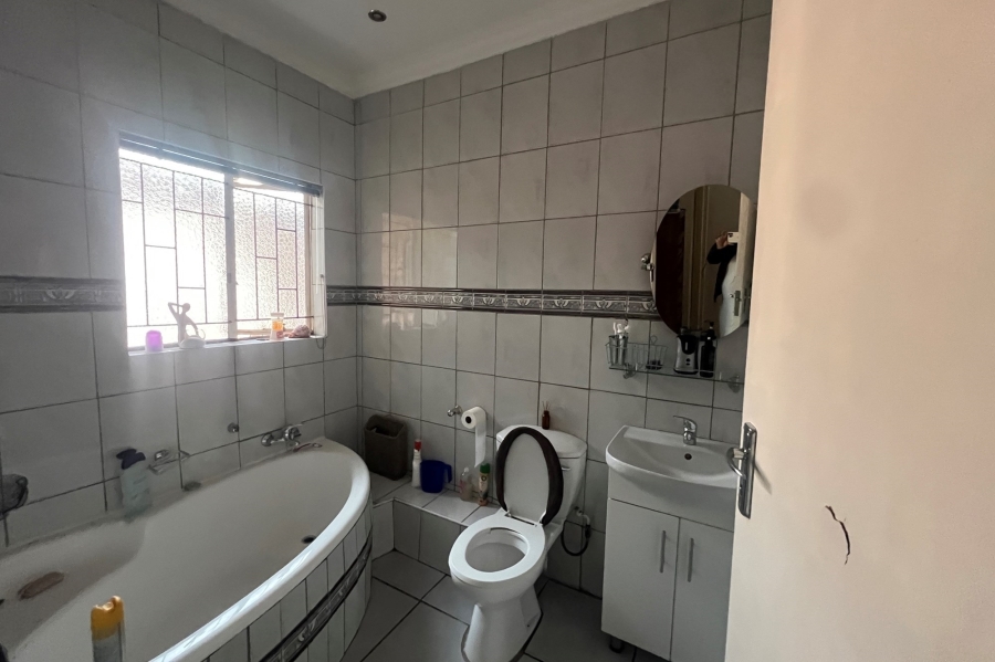 3 Bedroom Property for Sale in Rooihuiskraal North Gauteng