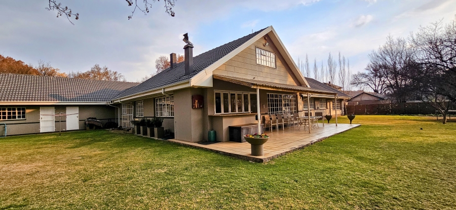 4 Bedroom Property for Sale in Three Rivers Proper Gauteng