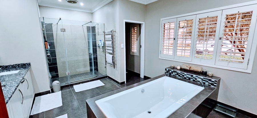 4 Bedroom Property for Sale in Three Rivers Proper Gauteng