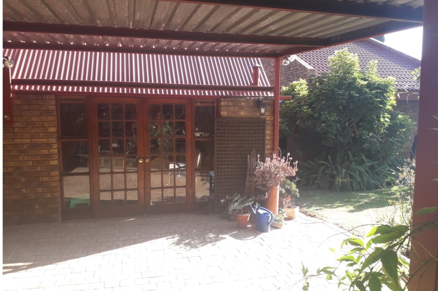 3 Bedroom Property for Sale in Rooihuiskraal Gauteng