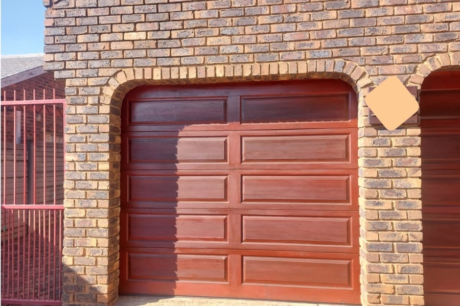 3 Bedroom Property for Sale in Rooihuiskraal Gauteng