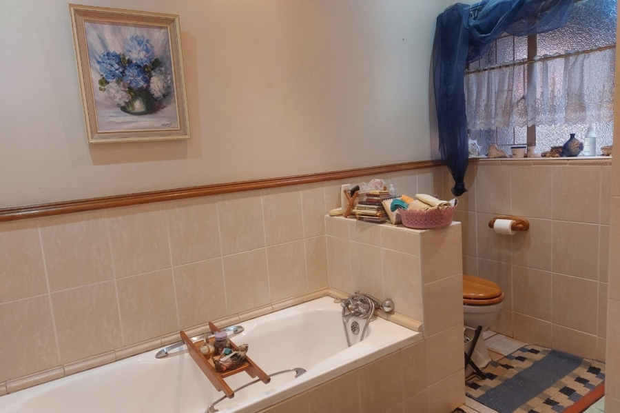 3 Bedroom Property for Sale in Rooihuiskraal Gauteng
