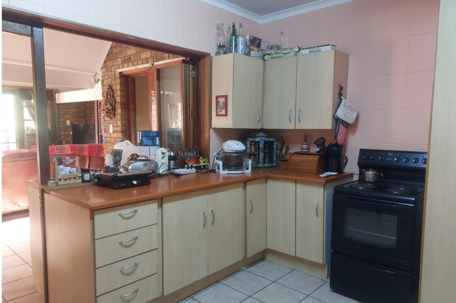 3 Bedroom Property for Sale in Rooihuiskraal Gauteng