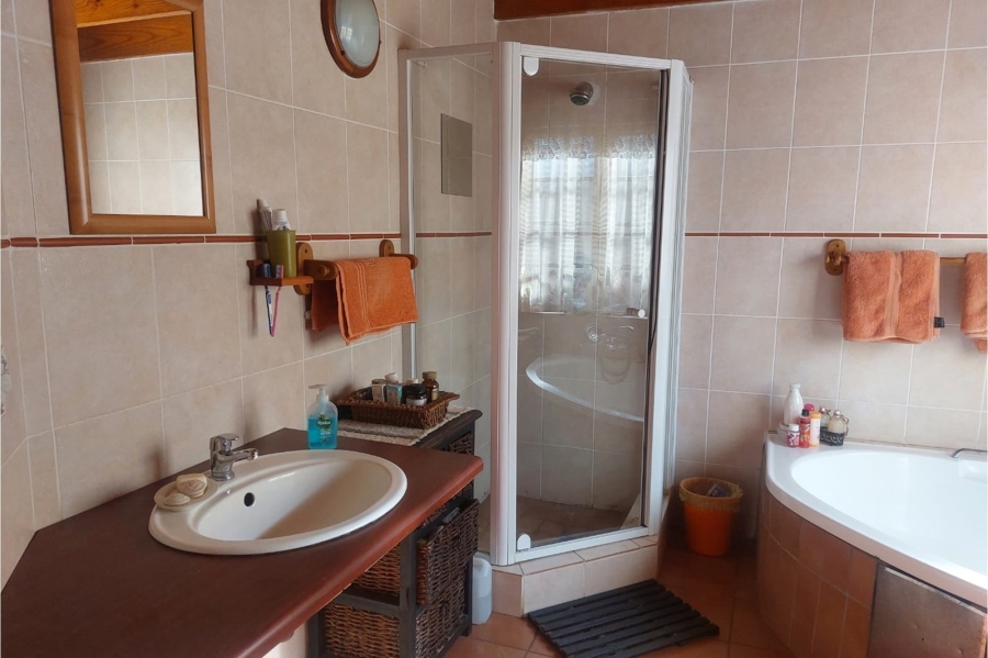 3 Bedroom Property for Sale in Rooihuiskraal Gauteng