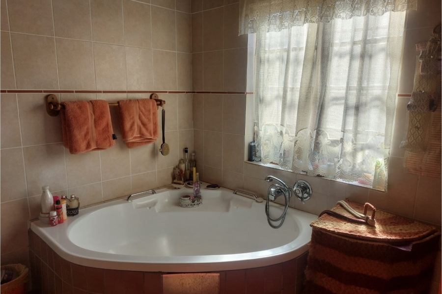 3 Bedroom Property for Sale in Rooihuiskraal Gauteng